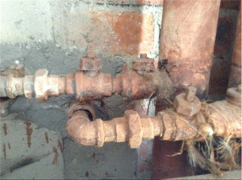 水管漏水有哪些原因 鐵水管生銹怎樣堵水