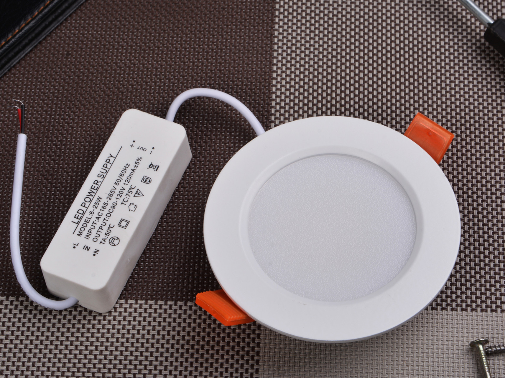 什么是高壓鈉燈鎮(zhèn)流器，高壓鈉燈電子鎮(zhèn)流器的優(yōu)點(diǎn)有哪些?